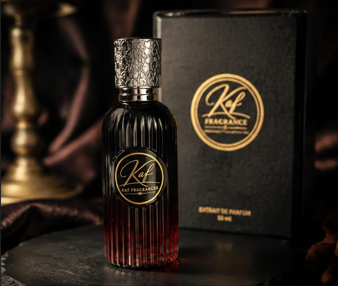 Sultan e Oud Extrait de Parfum bottle with luxury black and gold box packaging