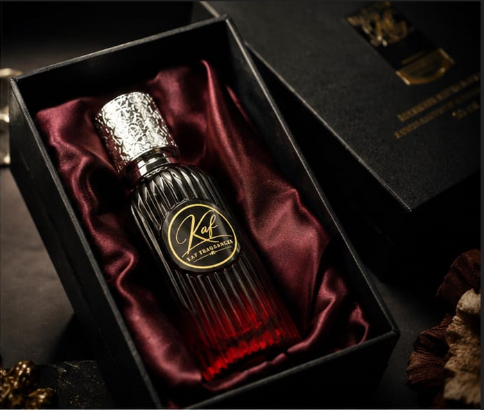 Sultan e Oud 50ml perfume spray bottle nozzle and cap details